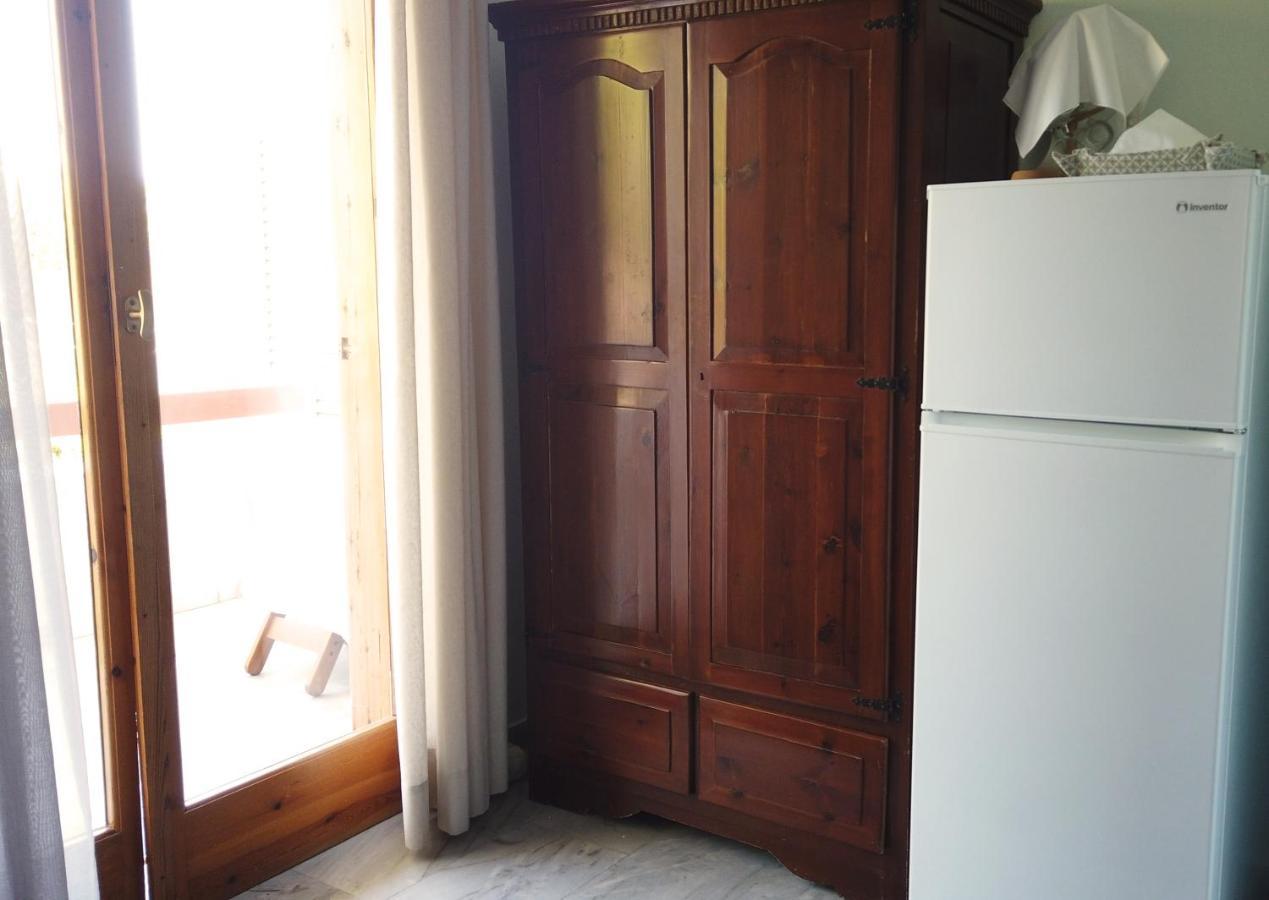 Fistiki Rooms Agia Marina  Exterior photo
